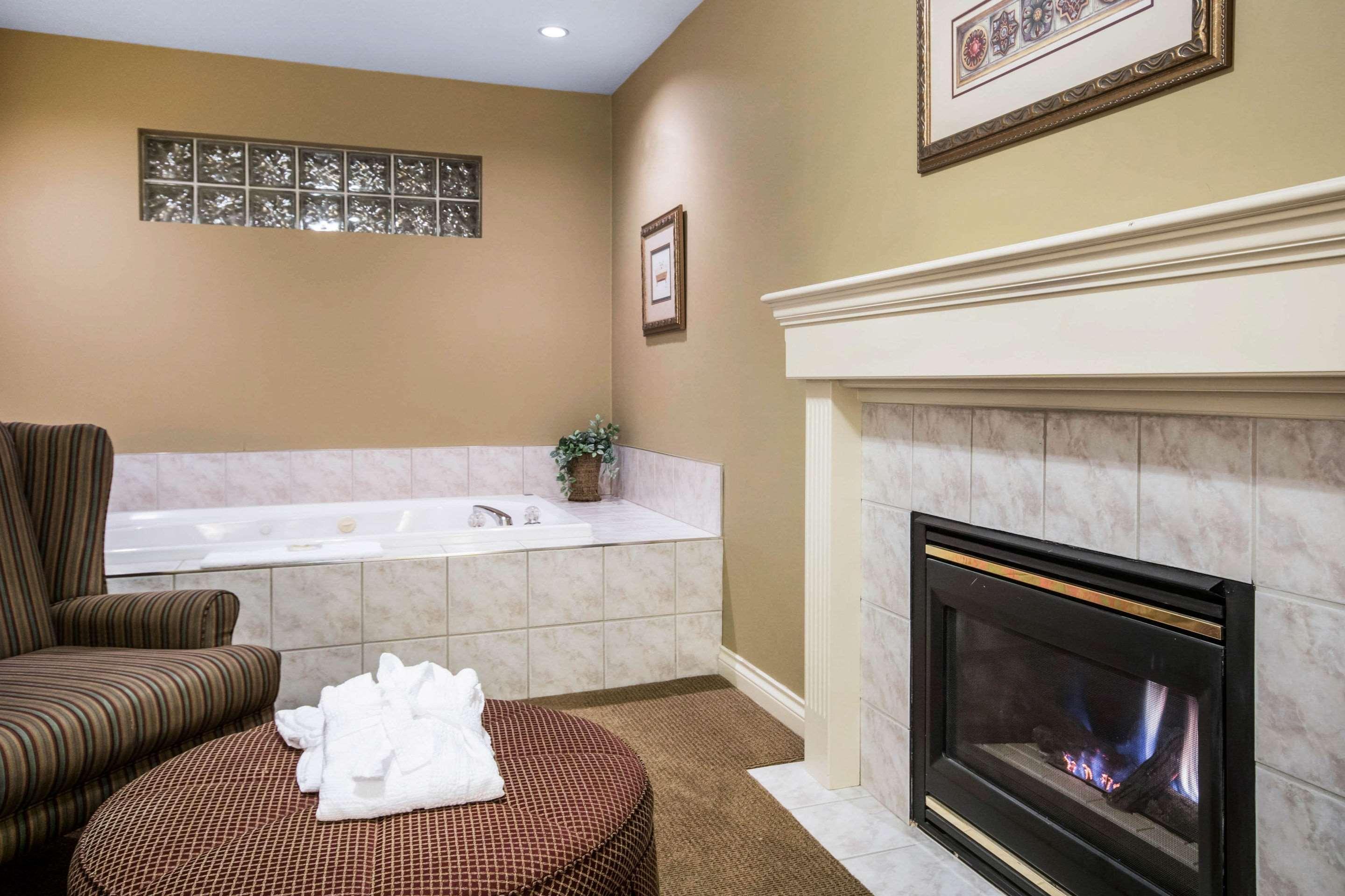 Clarion Hotel & Conference Centre Abbotsford Bagian luar foto