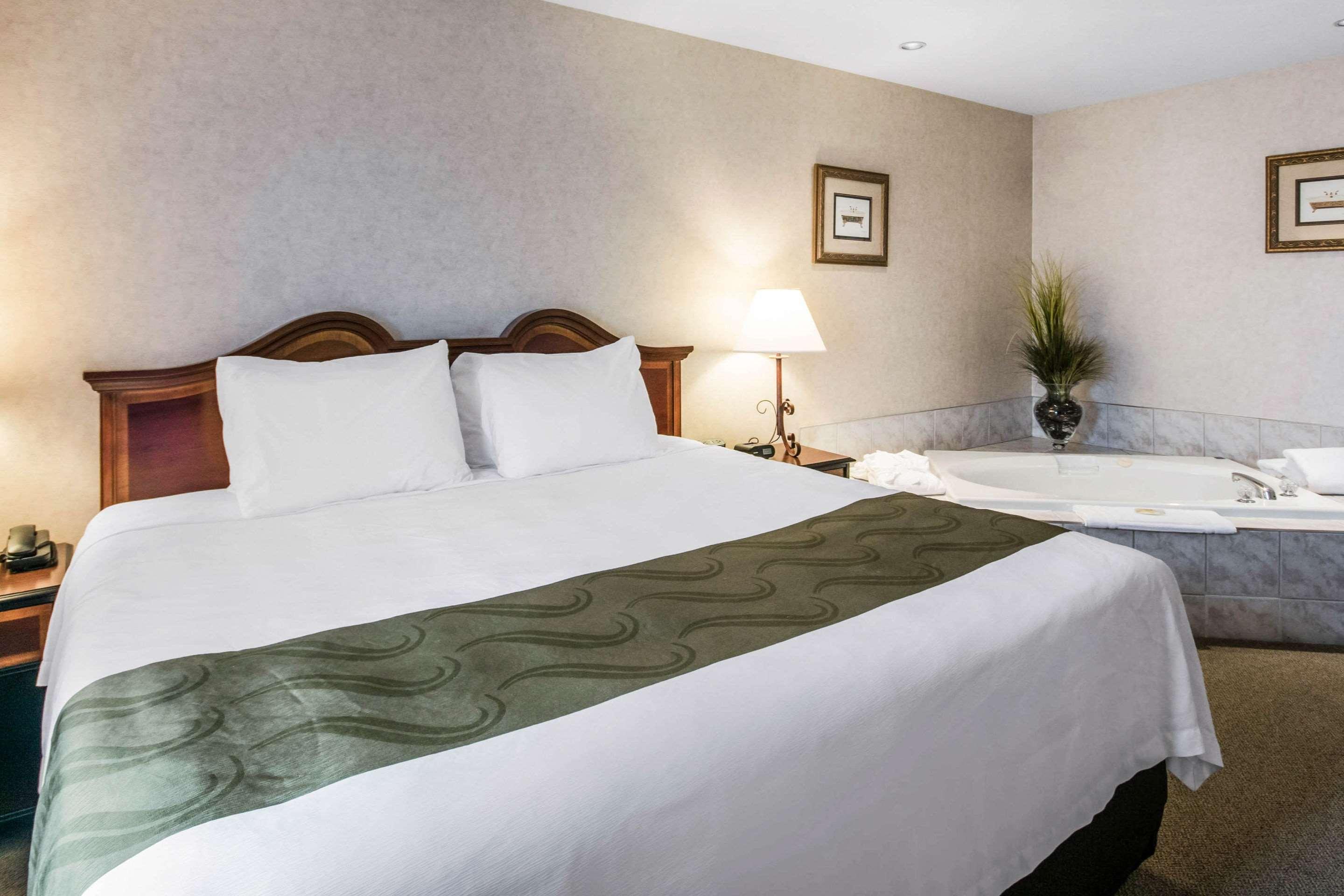 Clarion Hotel & Conference Centre Abbotsford Bagian luar foto